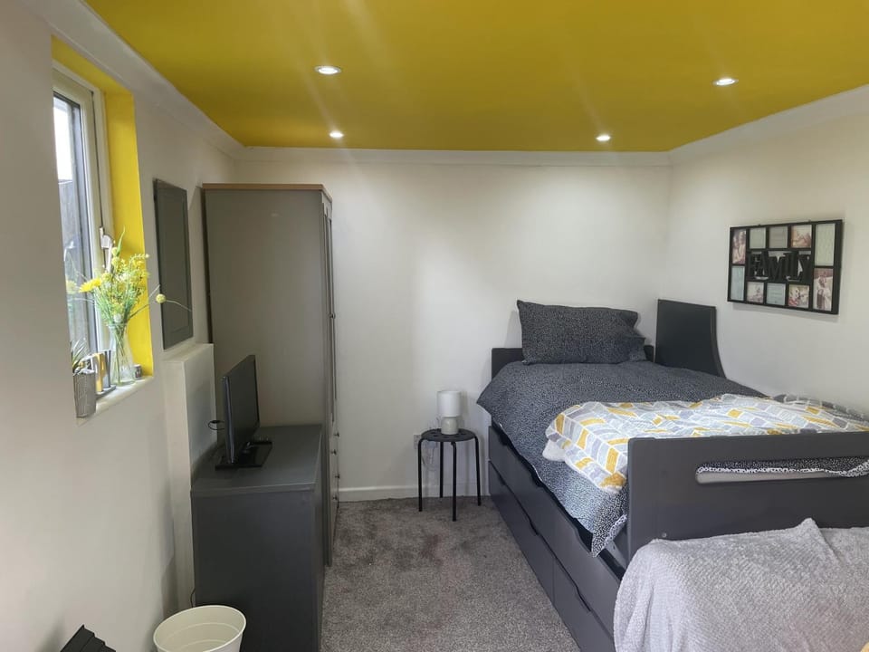 Bed, Bedroom, wardrobe