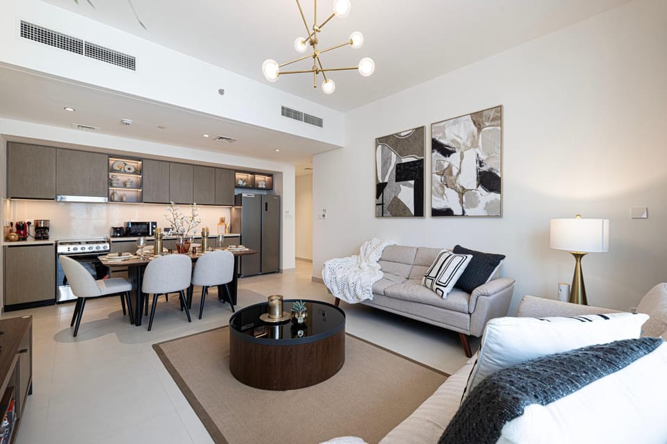 Kitchen or kitchenette, Living room, Seating area, Dining area