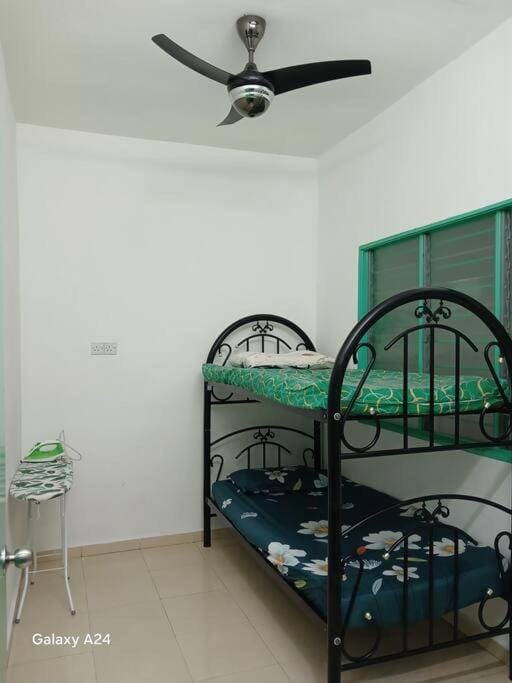 Bed, Bedroom, bunk bed, fireplace