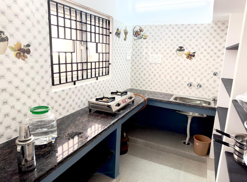 Kitchen or kitchenette, kitchen