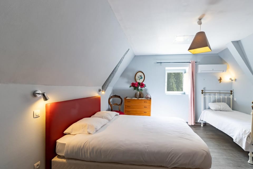 Property building, Living room, Bedroom