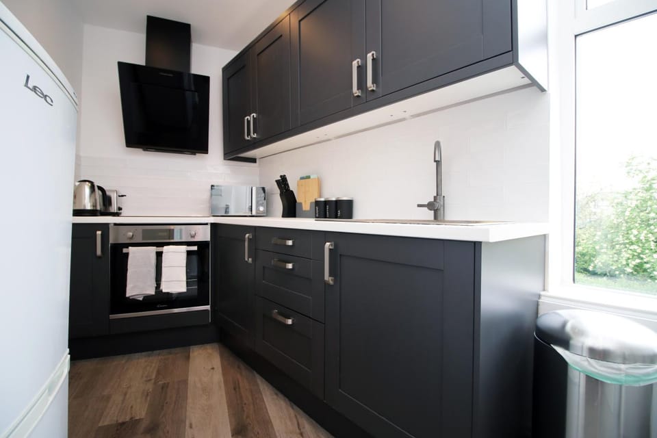 2 Bed Flat near Stadium with Street Parking by CTO Serviced Apartments Apartment in Cardiff