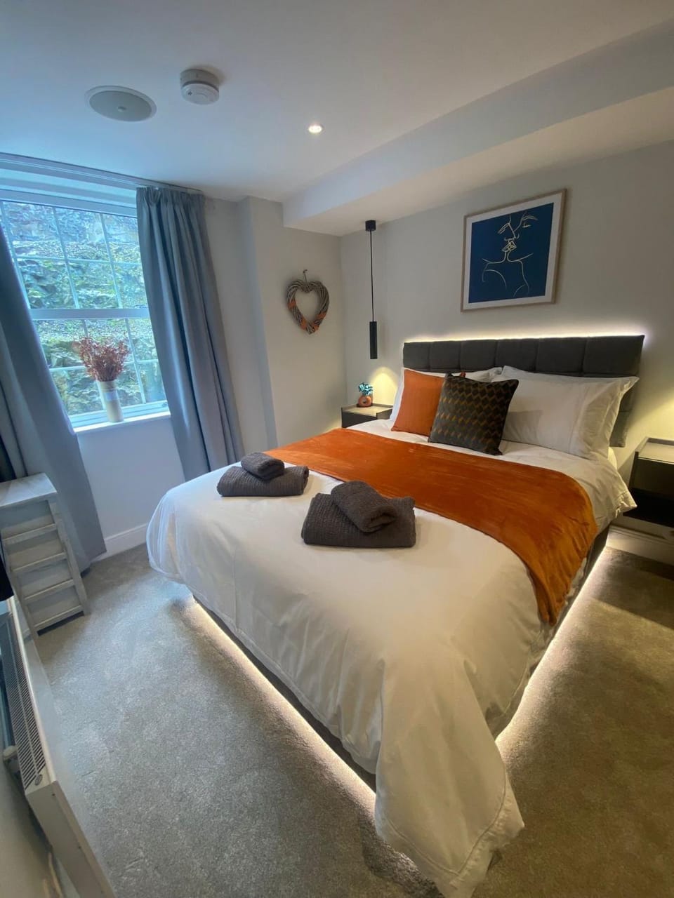 Bed, Photo of the whole room, Bedroom, internet, towels