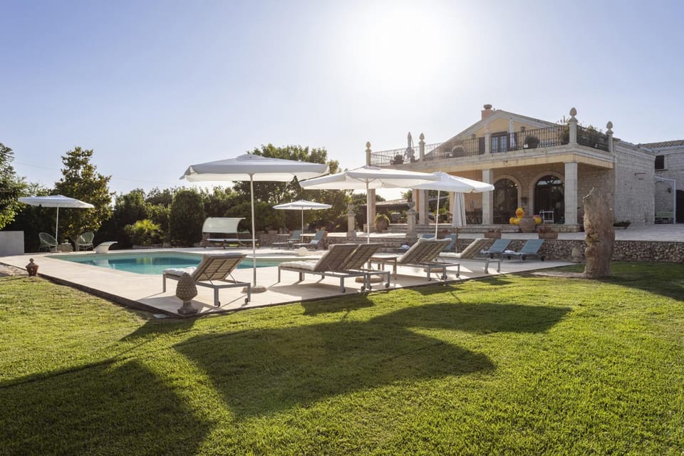Property building, Patio, Garden view, Swimming pool, sunbed