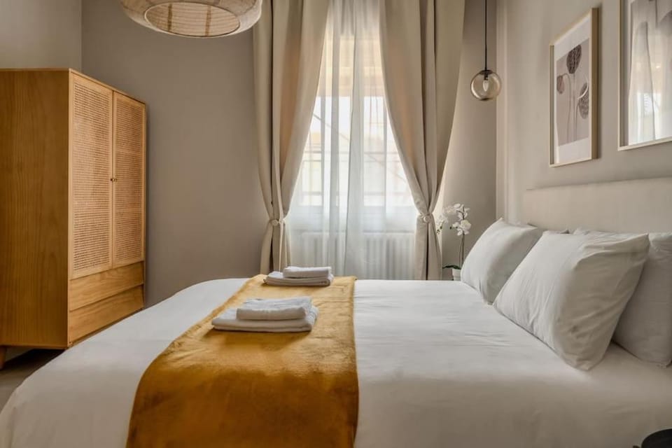 Bed, Bedroom, towels, wardrobe