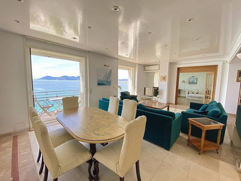 Cannes Croisette - Appartement 5 pièces face mer Apartment in Cannes