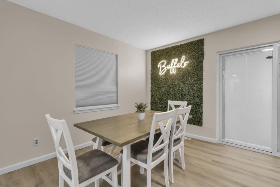 Central Downtown Living House in Buffalo