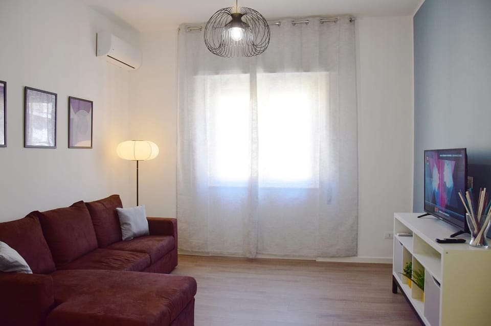 Communal lounge/ TV room, TV and multimedia, Living room, Seating area, Evening entertainment, air conditioner