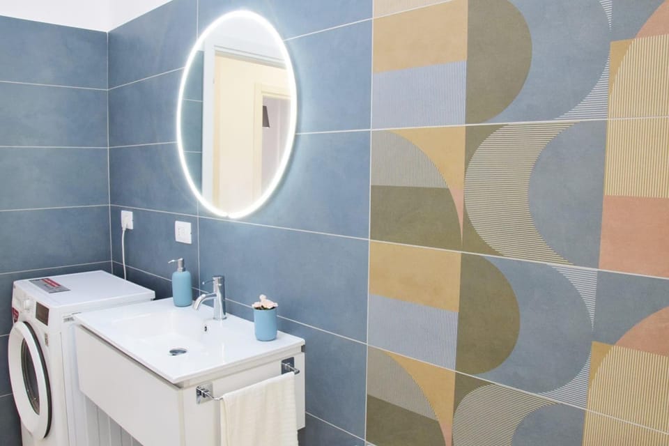 Bathroom, towels, washing machine