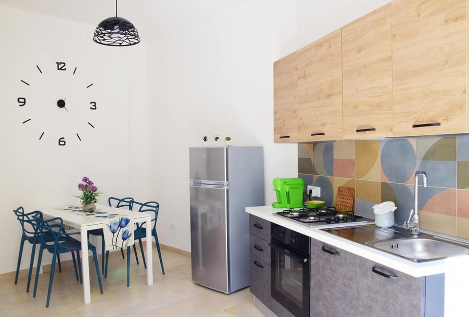 Coffee/tea facilities, Kitchen or kitchenette, Dining area, minibar, pet friendly, stove, toaster