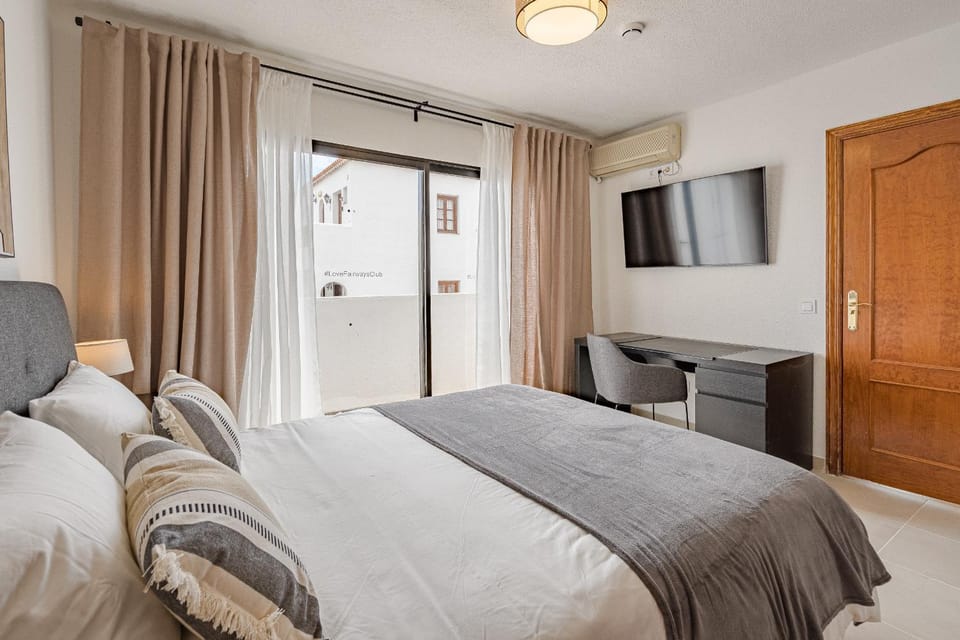 Bed, TV and multimedia, Bedroom, air conditioner