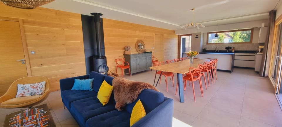 Communal lounge/ TV room, Kitchen or kitchenette, Living room, Seating area, Dining area