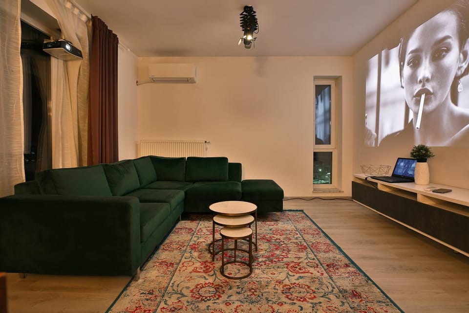 Communal lounge/ TV room, TV and multimedia, Living room, Seating area, Evening entertainment, air conditioner