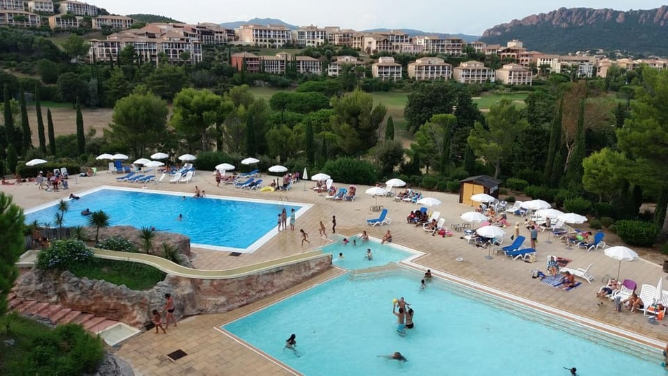 Swimming pool, Swimming pool