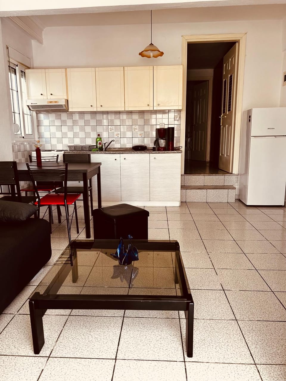 Seating area, Area and facilities