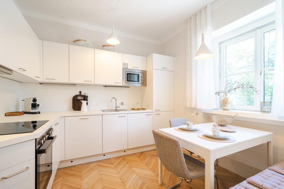 Dining area, kitchen