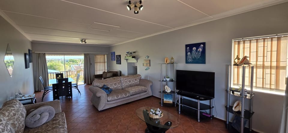 TV and multimedia, Balcony/Terrace, Living room, Decorative detail, Dining area, Sea view, Quiet street view