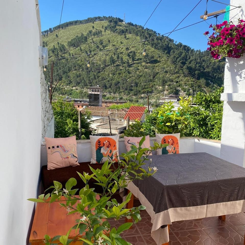 Spring, Day, Natural landscape, View (from property/room), Balcony/Terrace, Dining area, Mountain view