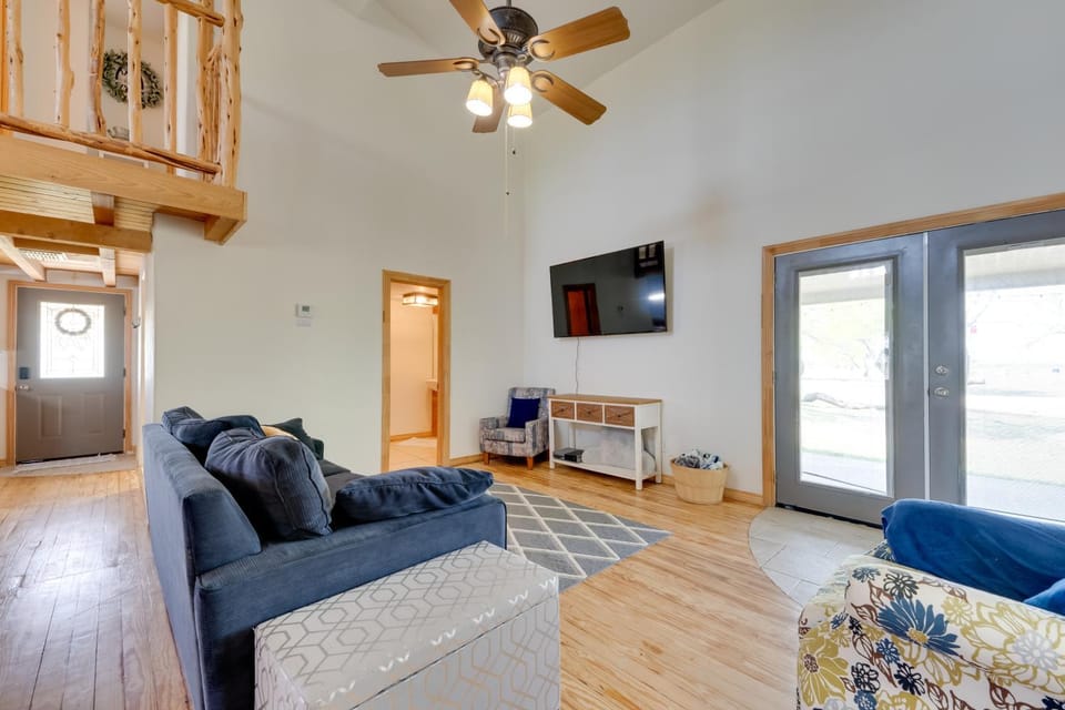 Pet-Friendly Cabin on 3 Acres: 7 Mi to Uvalde! Cabin in State of Coahuila