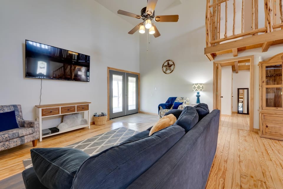 Pet-Friendly Cabin on 3 Acres: 7 Mi to Uvalde! Cabin in State of Coahuila