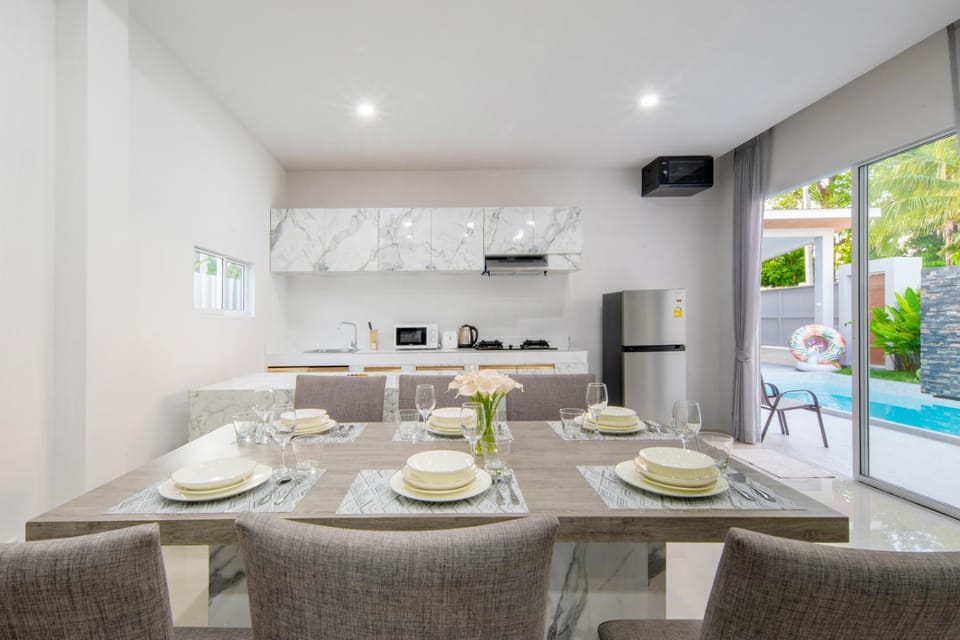 Kitchen or kitchenette, Food and drinks, Dining area, minibar