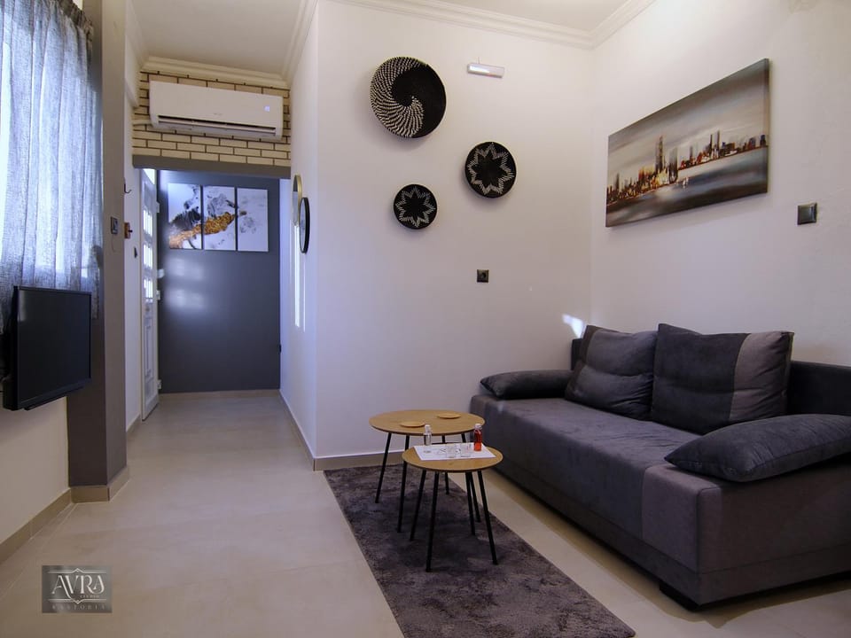TV and multimedia, Living room, Seating area, air conditioner