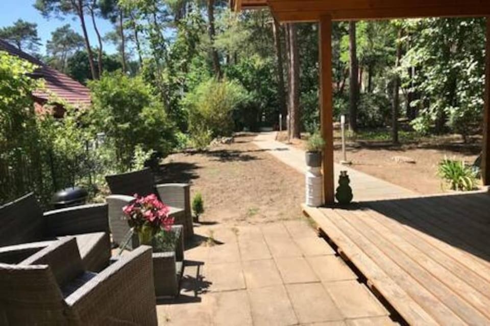 Garden, Seating area, Garden view