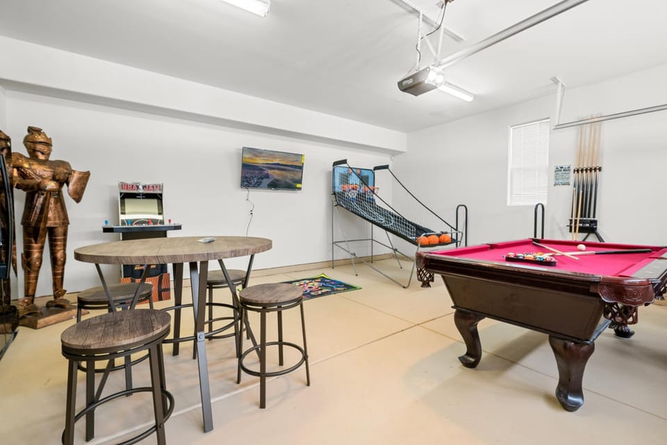 Billiard, Game Room