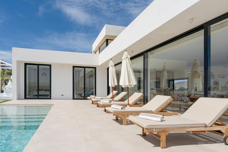 Day, Natural landscape, Pool view, Swimming pool, sunbed