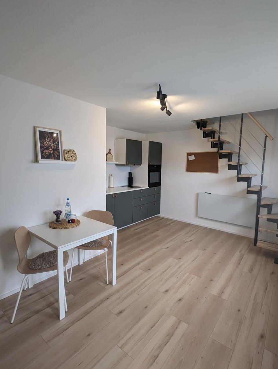 Dining area, kitchen