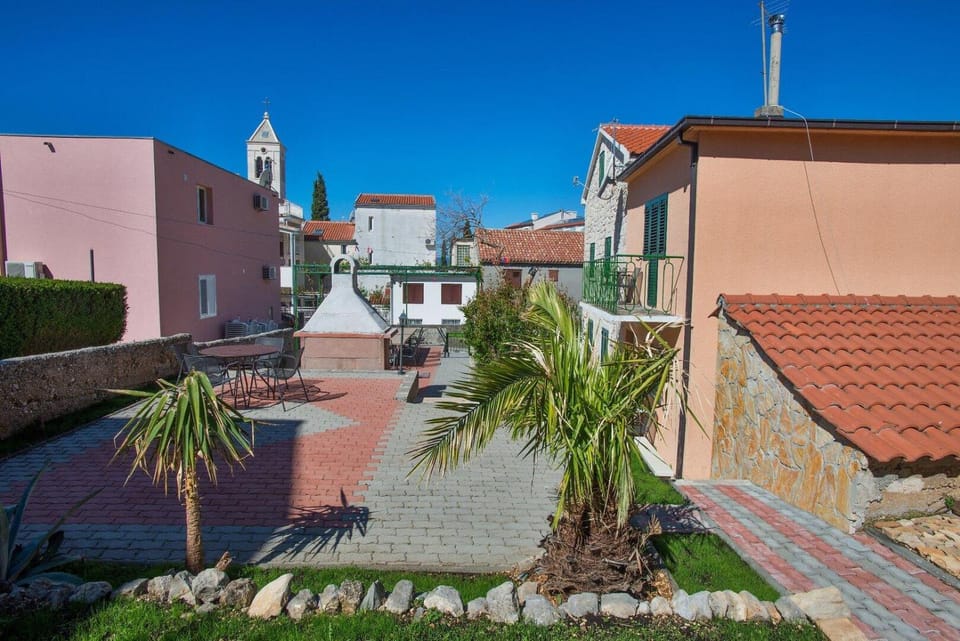 Property building, Day, Neighbourhood, Street view