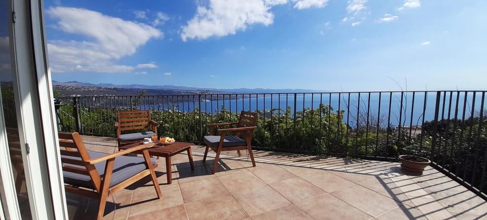 Patio, Day, Natural landscape, View (from property/room), Balcony/Terrace, Dining area, Mountain view, Sea view