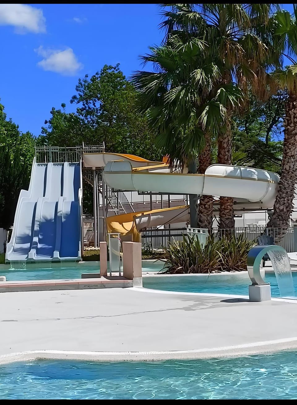 Pool view, Swimming pool, sunbed