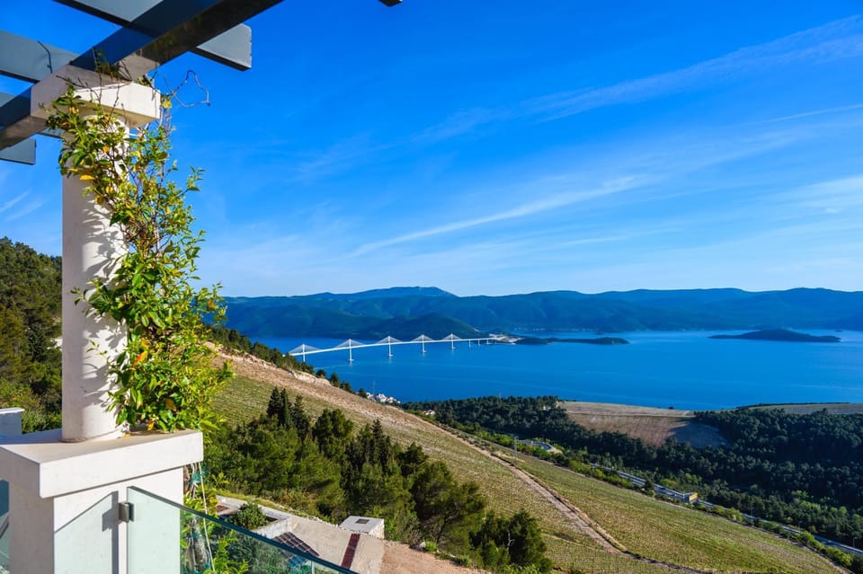 Property building, Natural landscape, Landmark view, Sea view