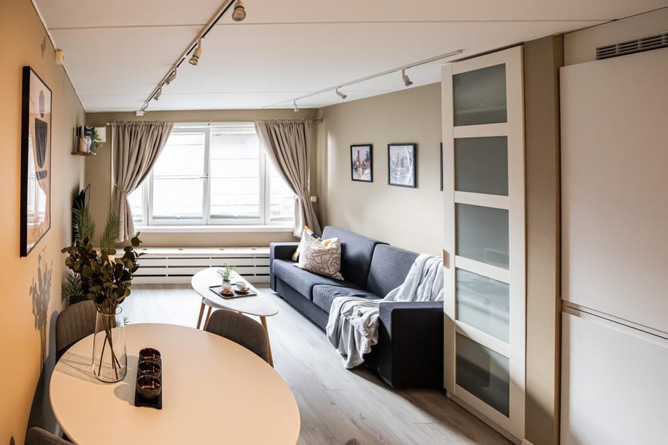Bed, TV and multimedia, Living room, Photo of the whole room, Seating area, wardrobe
