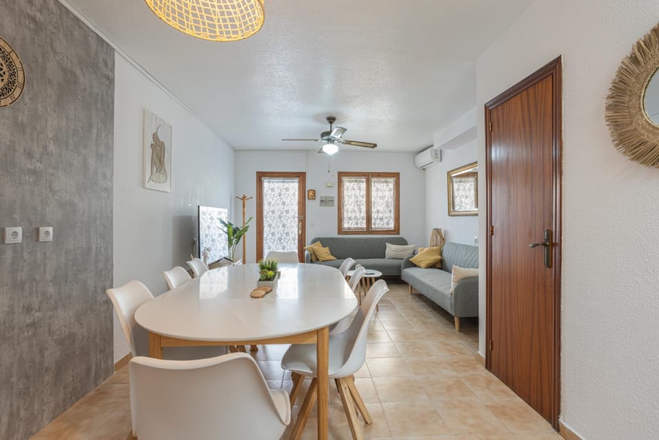TV and multimedia, Living room, Dining area