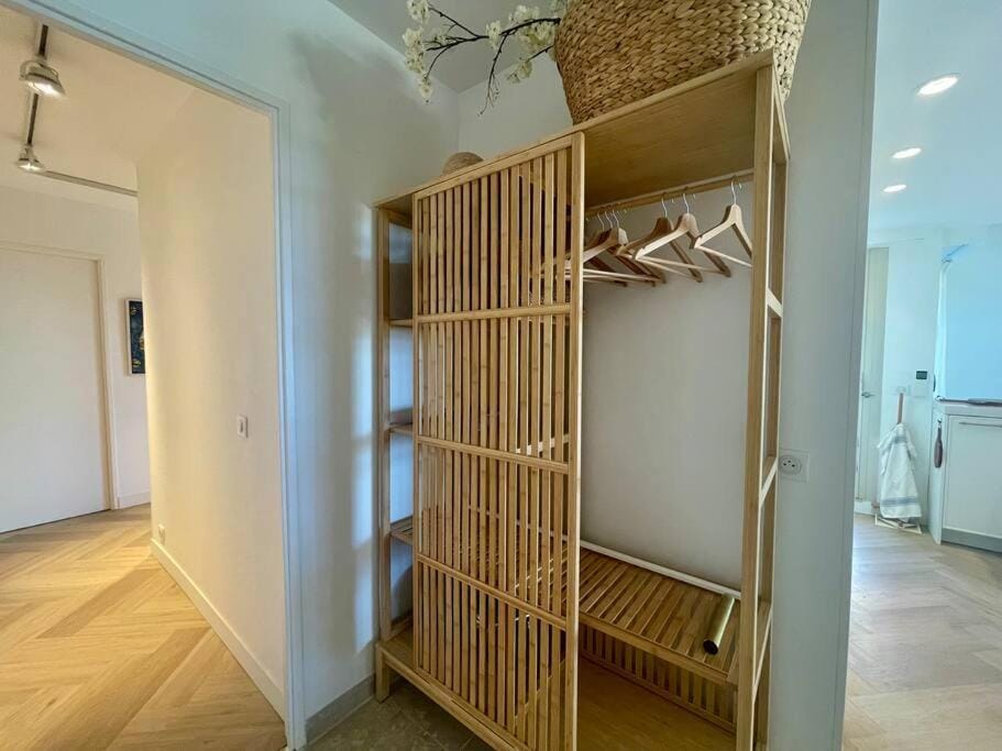 Le Bluebay - Luxurious 2 bedrooms seaview swimming pool carpark Apartment in Cannes