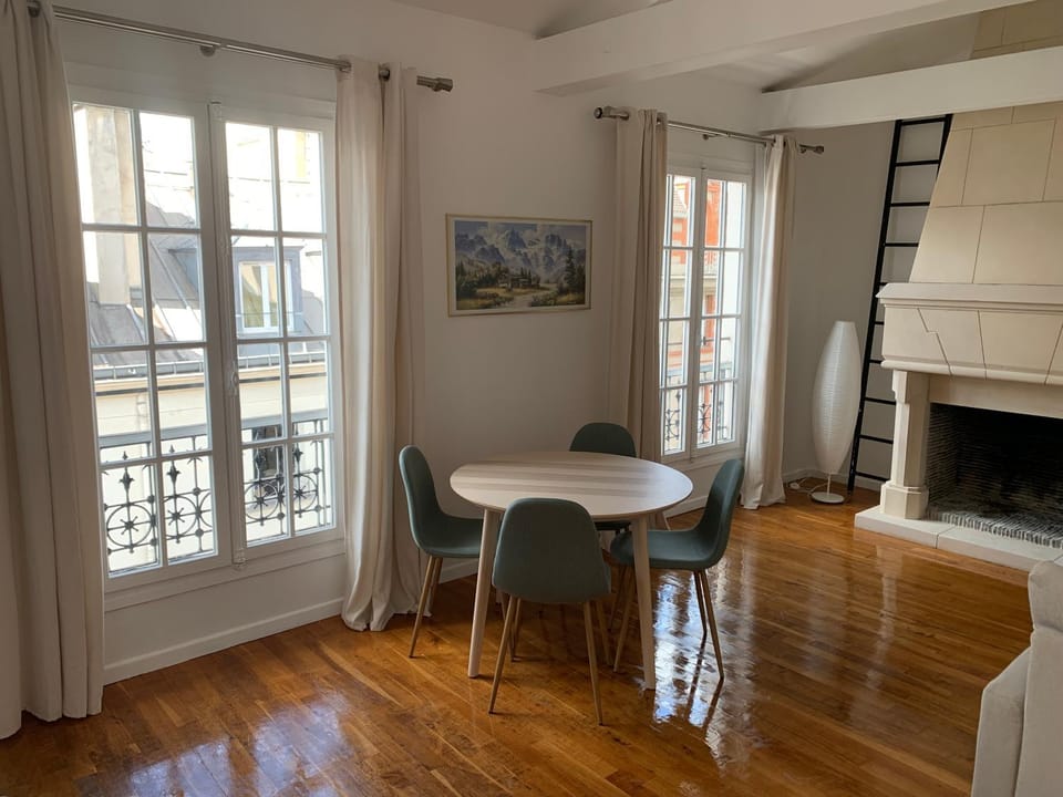 VUE SUR LA SEINE Apartment in Paris