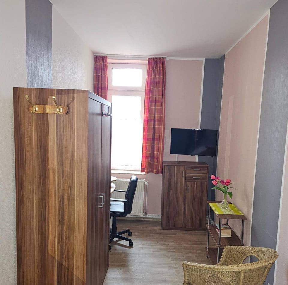 TV and multimedia, hair dresser, wardrobe