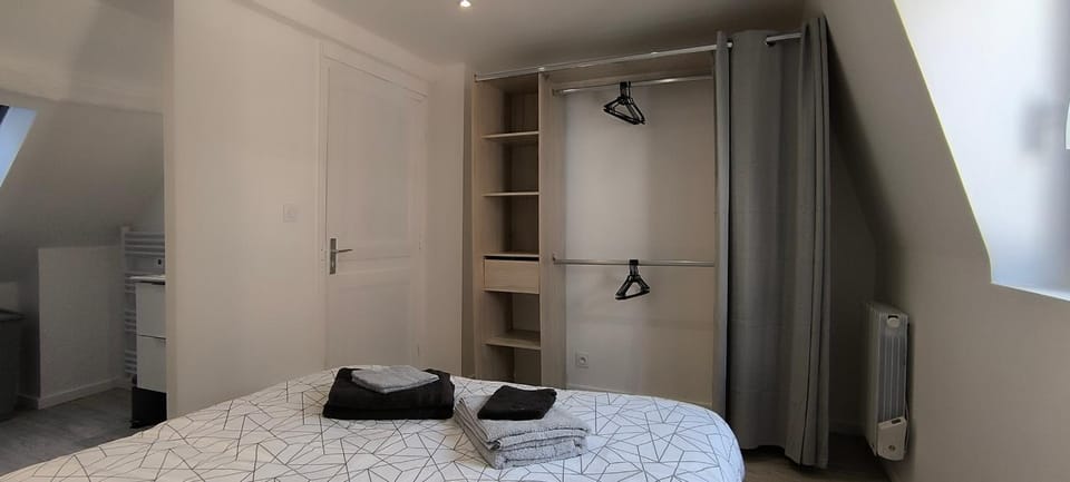 Bed, Photo of the whole room, Bedroom, wardrobe