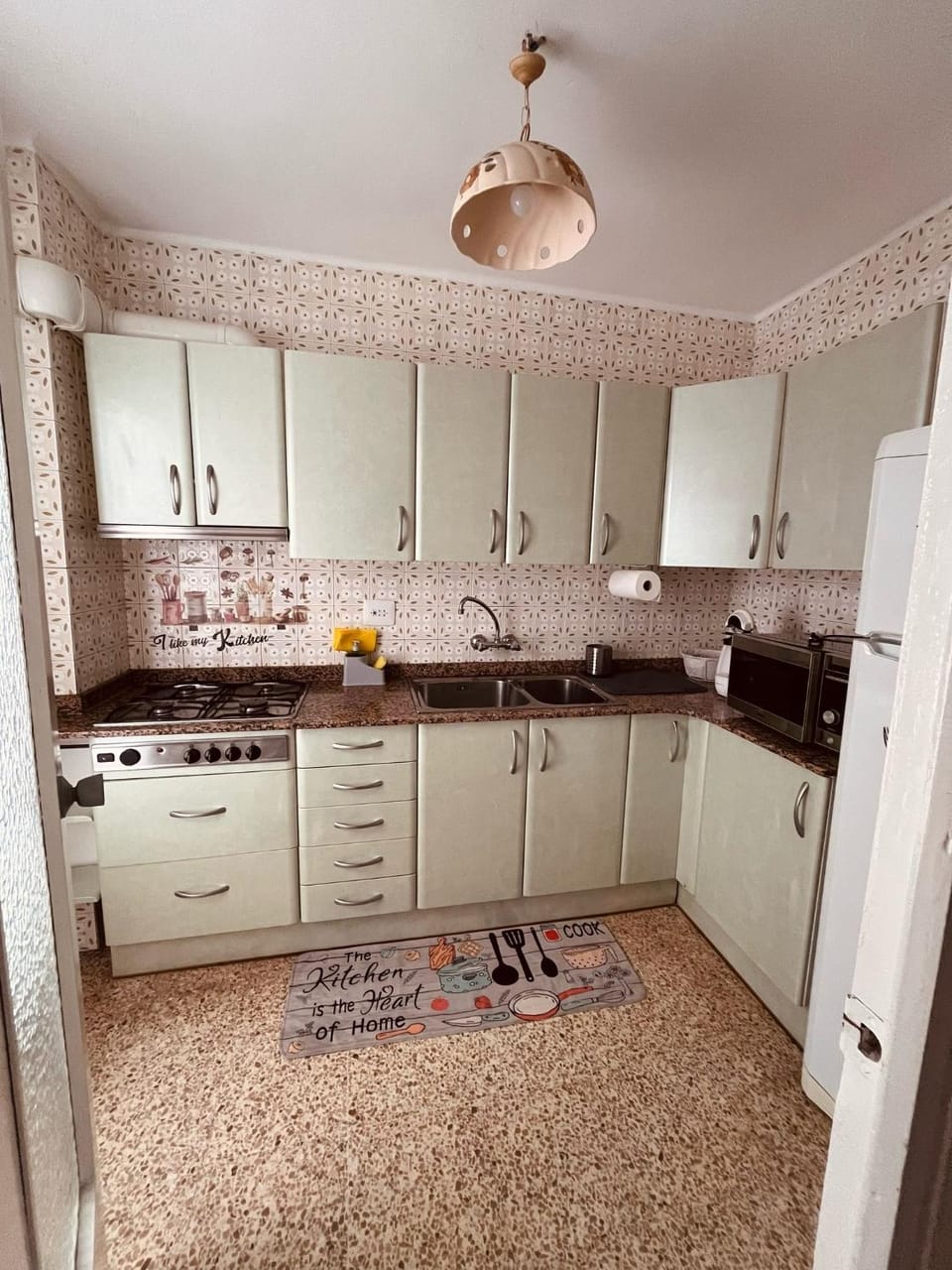 Kitchen or kitchenette, pet friendly, stove