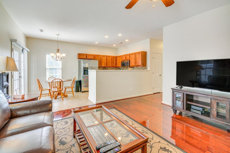 Cozy Greensboro Townhome w/ Community Pool & Grill House in High Point