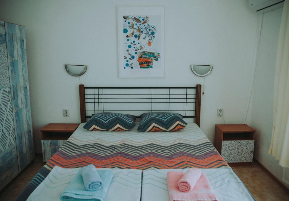 вила Лора Bed and Breakfast in Burgas Province