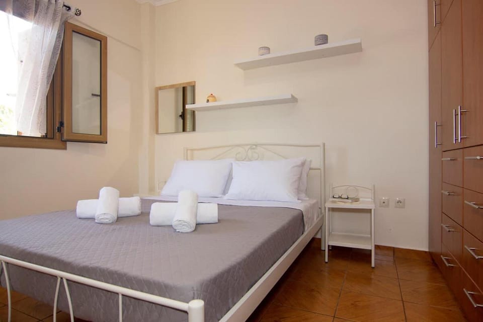 Bed, Photo of the whole room, Bedroom, towels, wardrobe