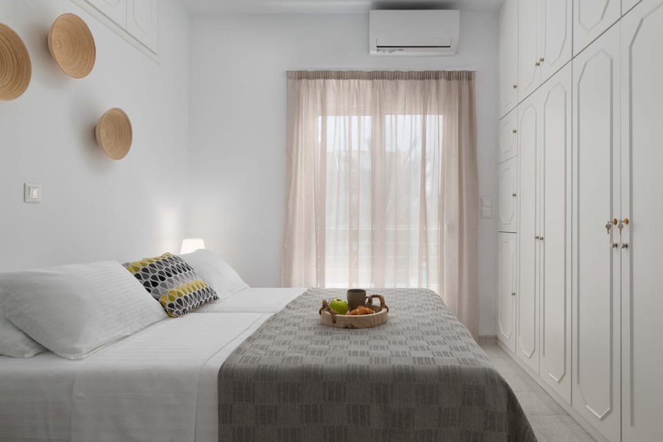 Bed, Photo of the whole room, Bedroom, wardrobe, air conditioner