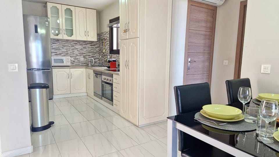 Kitchen or kitchenette, Dining area, dishwasher, oven, stove
