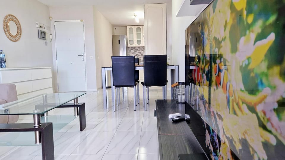 TV and multimedia, Living room, Seating area, Dining area