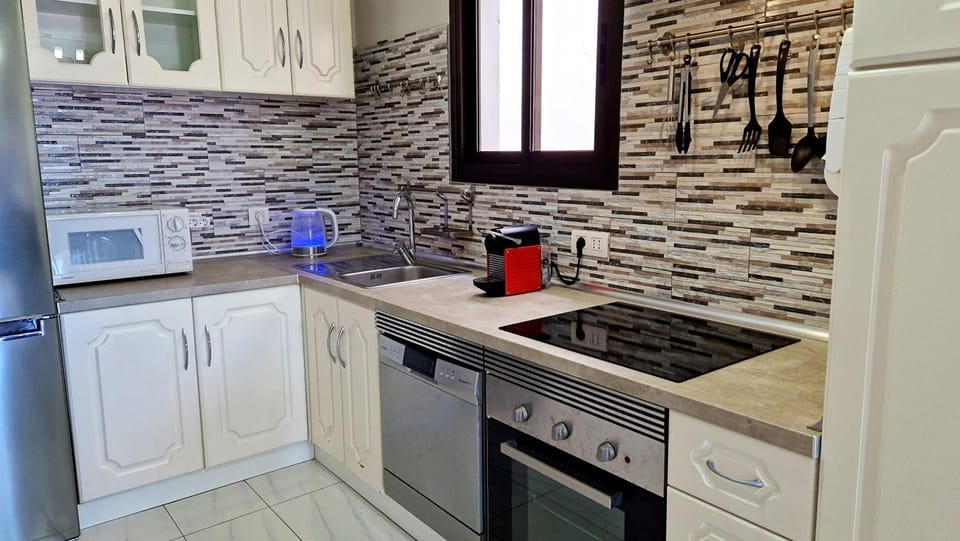 Kitchen or kitchenette, dishwasher, minibar, oven, pet friendly, stove