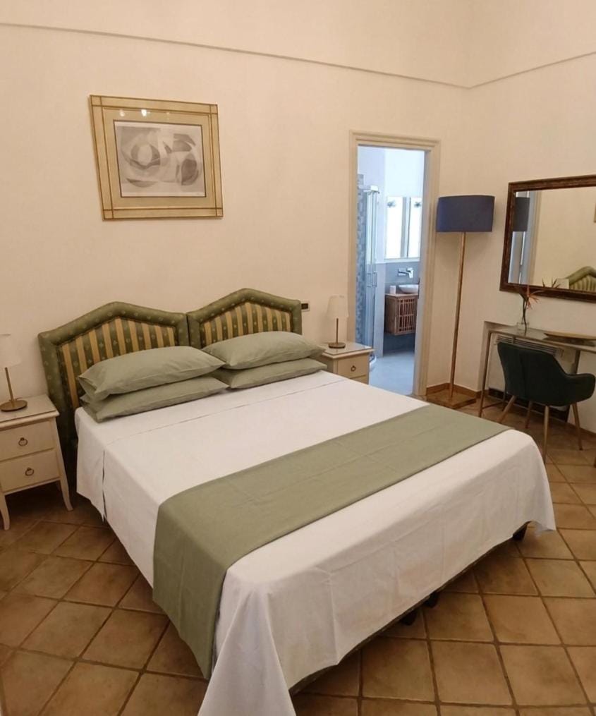 Bed, Bathroom, Photo of the whole room, Bedroom