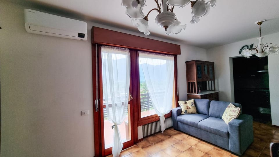 Living room, Seating area, air conditioner